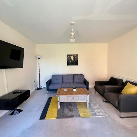 Spacious 2-Bedroom House With Free Parking Chatham  Esterno foto
