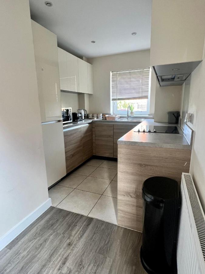 Spacious 2-Bedroom House With Free Parking Chatham  Esterno foto
