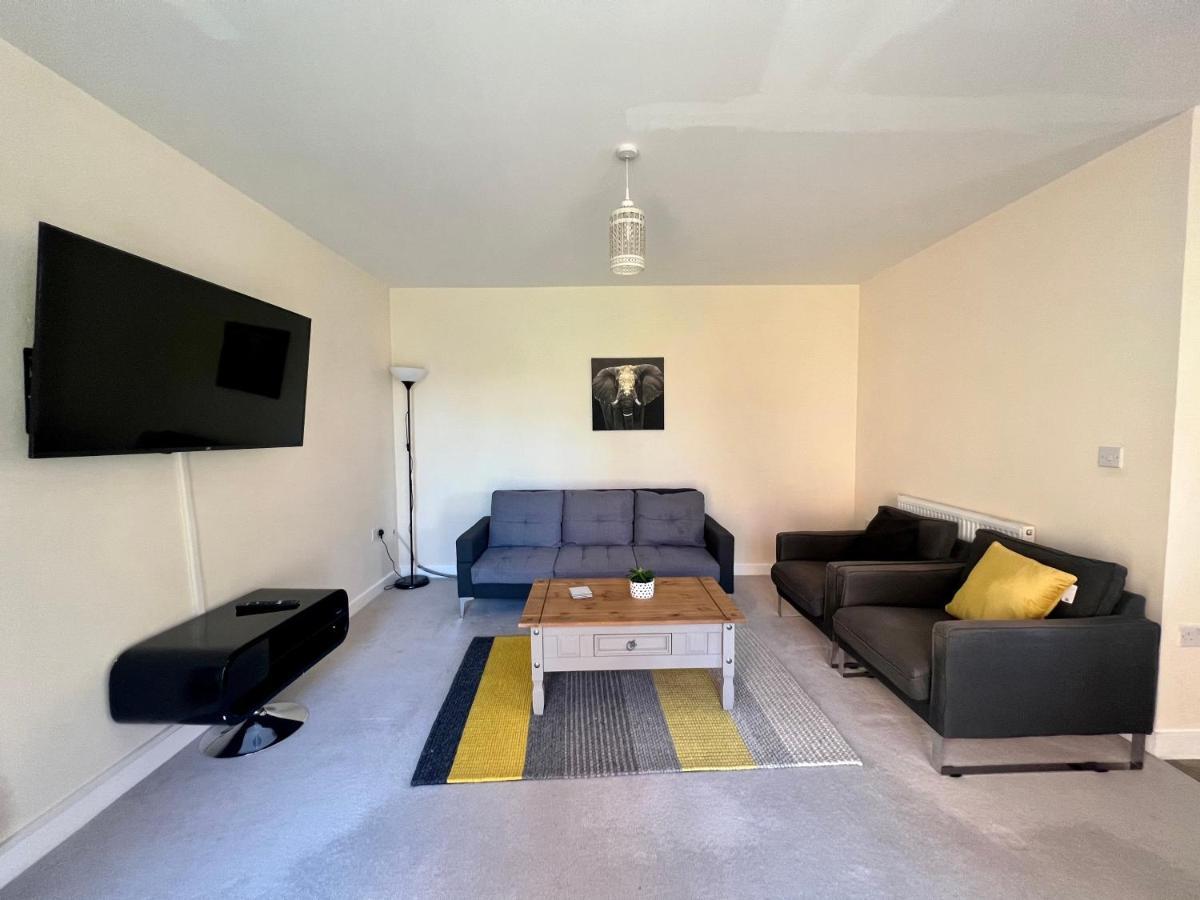 Spacious 2-Bedroom House With Free Parking Chatham  Esterno foto